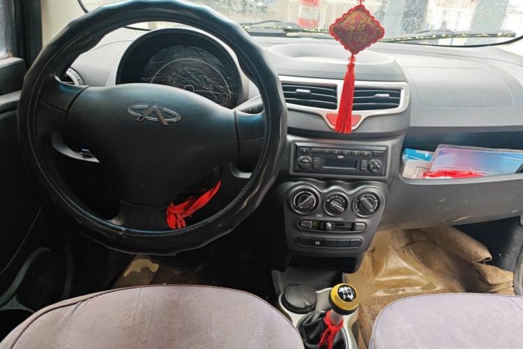 Used Chery QQ 2013 1.0L Manual Active Version Center Console