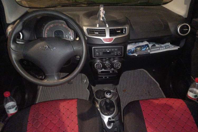 Used Chery QQ 2013 1.0L Manual Happy Edition Center Console