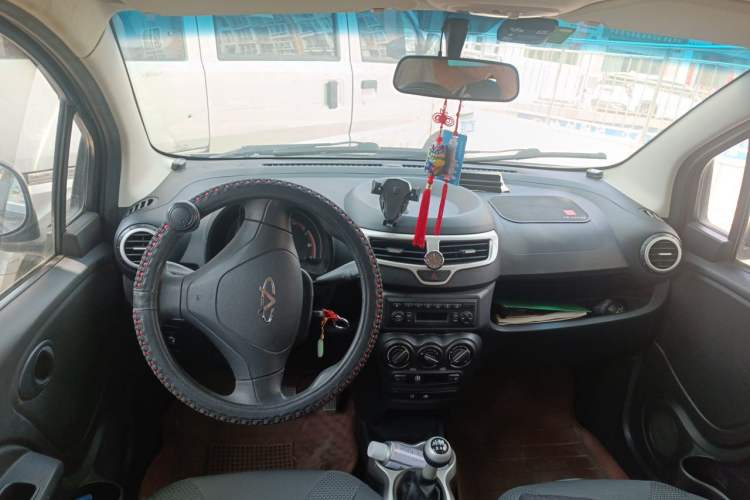 Used Chery QQ 2013 1.0L Manual Happy Edition Center Console