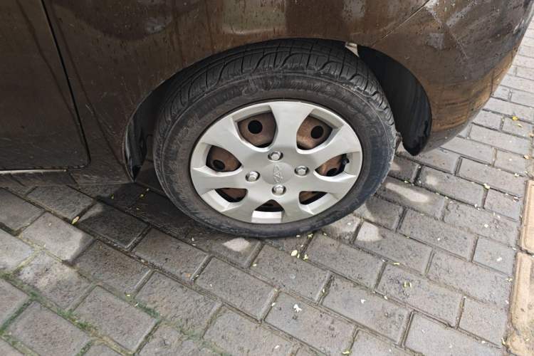 Used Chery QQ 2013 1.0L Manual Active Version Right Front Wheel Hub