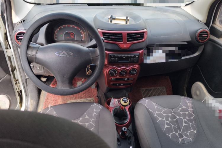 Used Chery QQ 2013 1.0L Manual Happy Edition Center Console