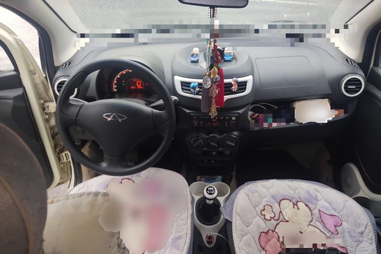 Used Chery QQ 2013 1.0L Manual Happy Edition Center Console