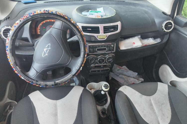 Used Chery QQ 2013 1.0L Manual Happy Edition Center Console