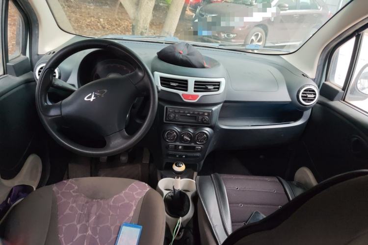 Used Chery QQ 2013 1.0L Manual Happy Edition Center Console