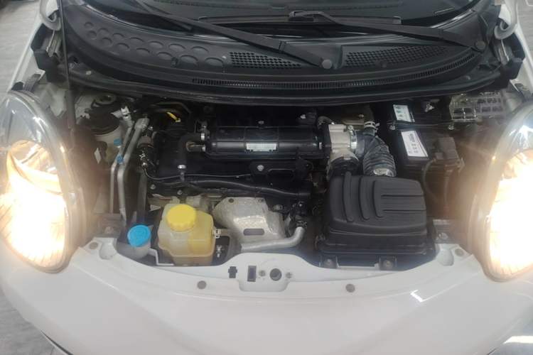 Used Chery QQ 2013 1.0L Manual Fashion Edition Engine Bay