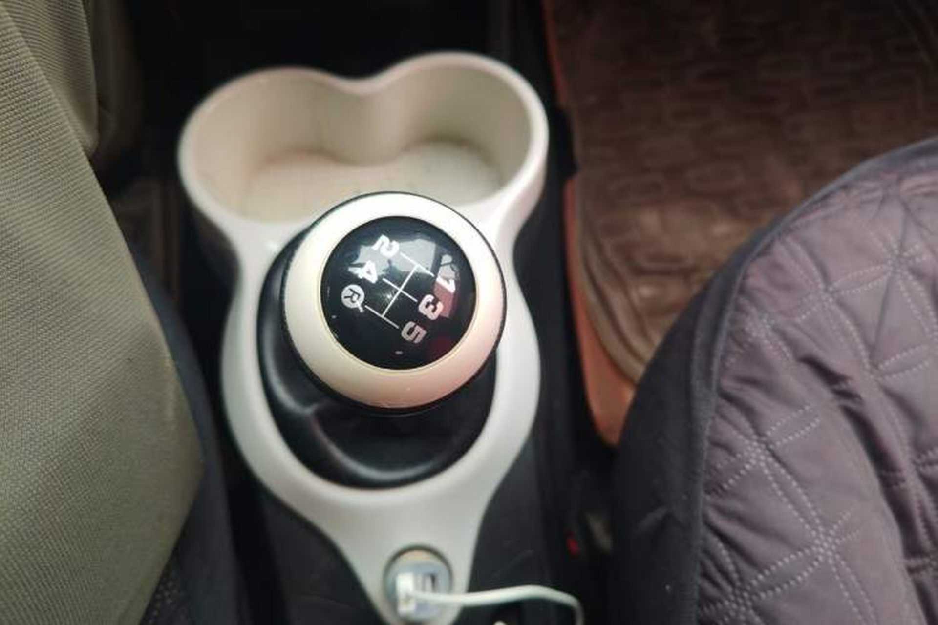 Used Chery QQ 2013 1.0L Manual Happy Edition Gear Lever