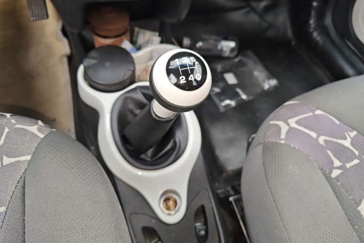 Used Chery QQ 2013 1.0L Manual Fashion Edition Gear Lever