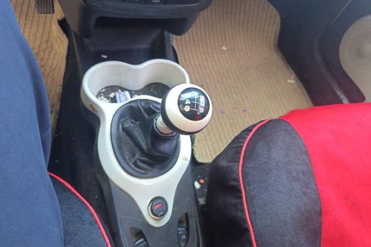 Used Chery QQ 2013 1.0L Manual Happy Edition Gear Lever