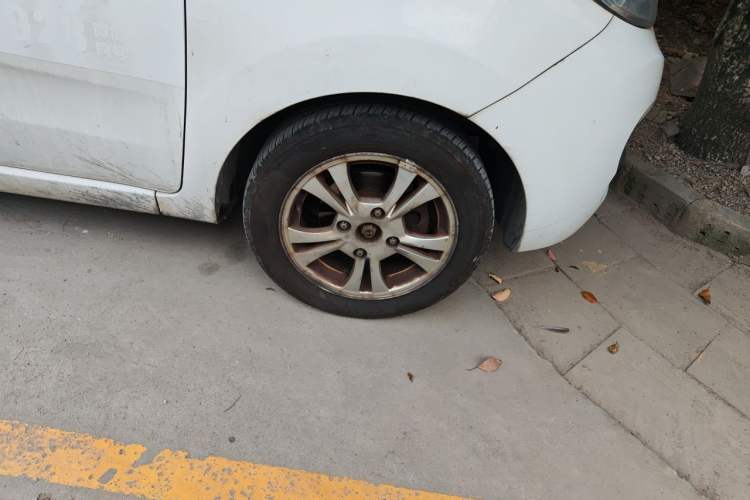 Used Chery QQ 2013 1.0L Manual Happy Edition Right Front Wheel Hub