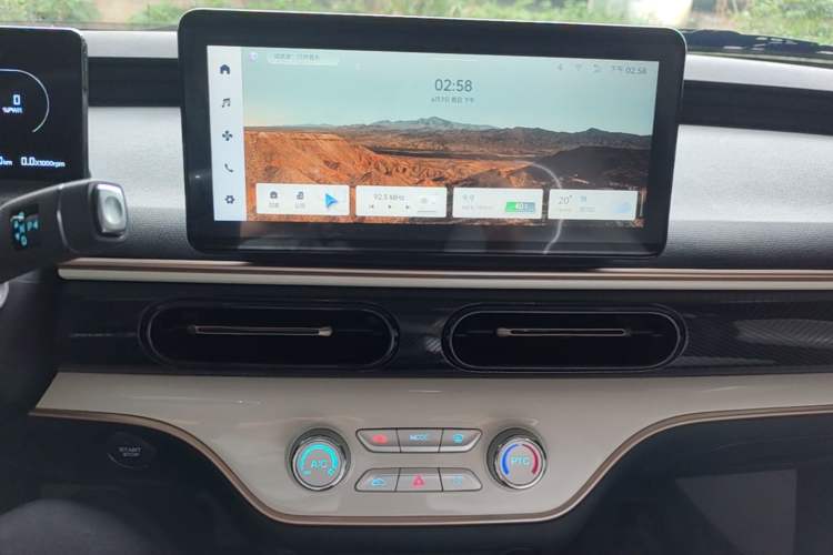 Used Chery QQ Domi 2025 Model 305km Comfort Edition Audio And AC Panel