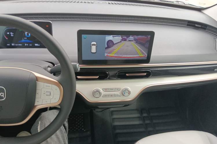 Used Chery QQ Domi 2025 Model 305km Comfort Edition Audio And AC Panel