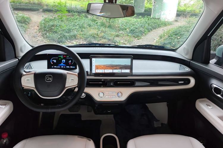Used Chery QQ Domi 2025 Model 305km Comfort Edition Center Console