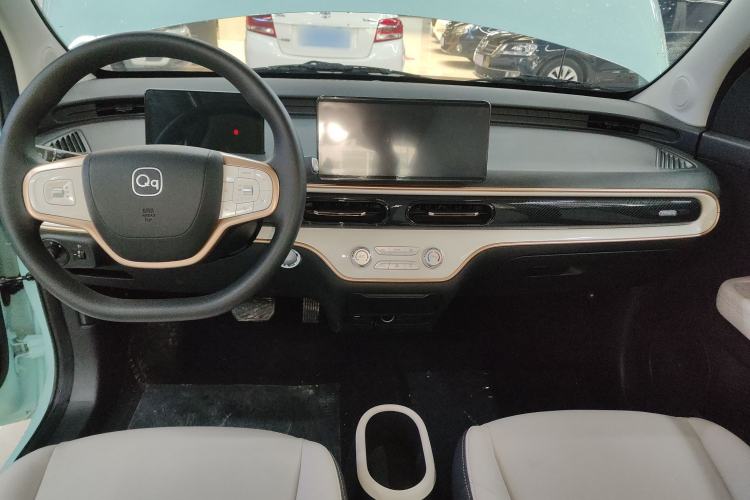 Used Chery QQ Domi 2025 Model 405km Comfort Edition Center Console