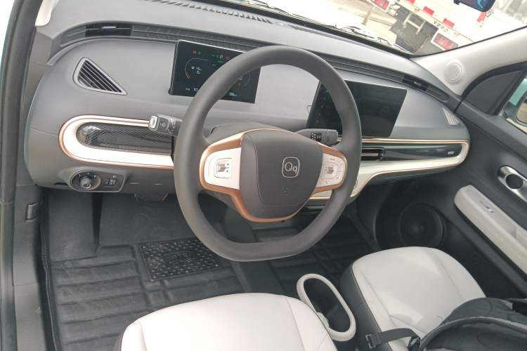Used Chery QQ Domi 2025 Model 305km Comfort Edition Center Console