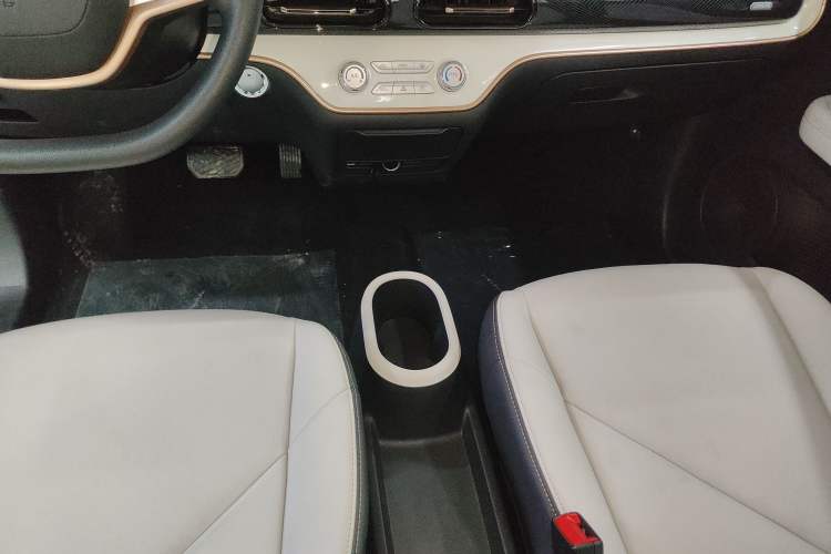 Used Chery QQ Domi 2025 Model 405km Comfort Edition Gear Lever