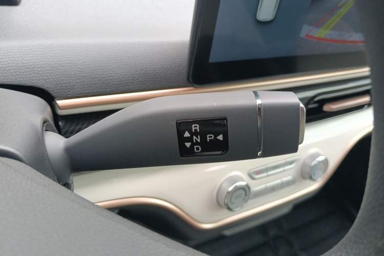Used Chery QQ Domi 2025 Model 305km Comfort Edition Gear Lever