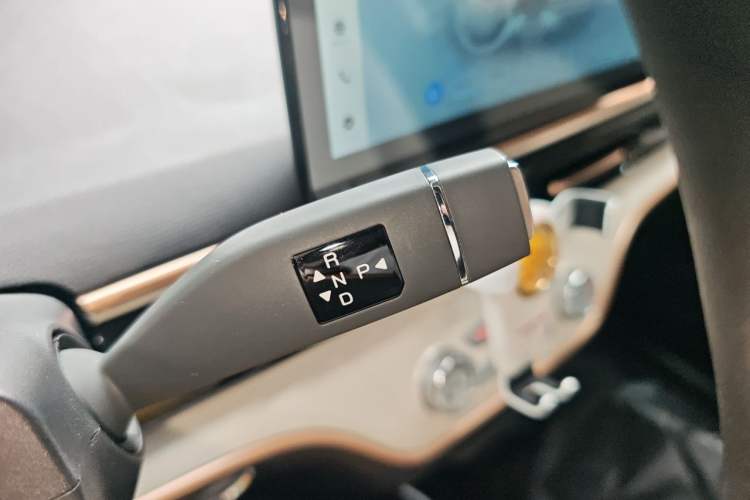 Used Chery QQ Domi 2025 Model 305km Comfort Edition Gear Lever