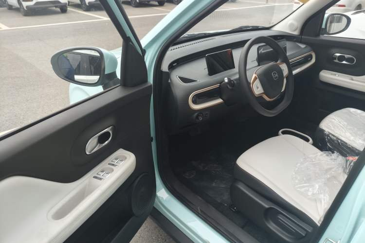 Used Chery QQ Domi 2025 Model 305km Comfort Edition Interior 2