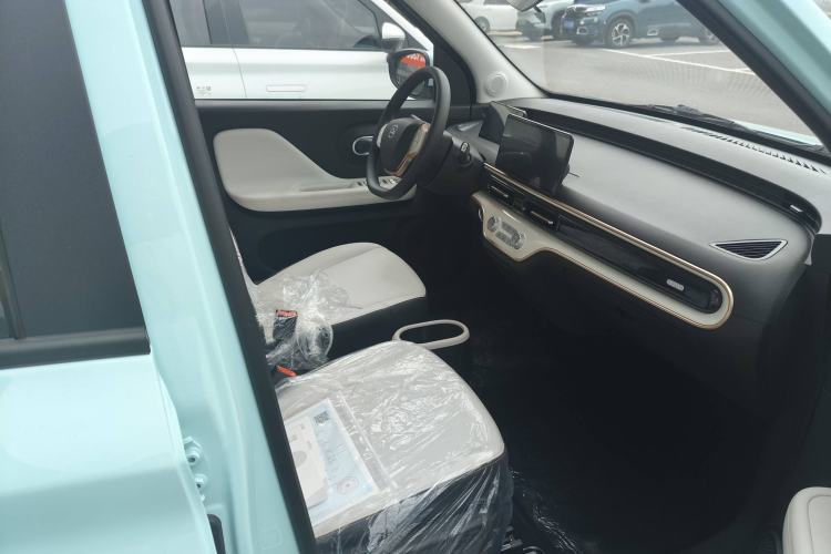 Used Chery QQ Domi 2025 Model 305km Comfort Edition Interior 3