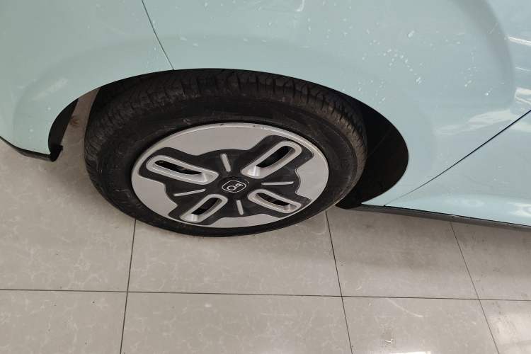 Used Chery QQ Domi 2025 Model 405km Comfort Edition Left Front Wheel Hub