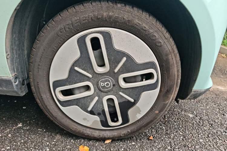 Used Chery QQ Domi 2025 Model 305km Comfort Edition Right Front Wheel Hub