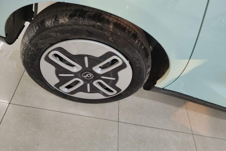 Used Chery QQ Domi 2025 Model 405km Comfort Edition Right Rear Wheel Hub