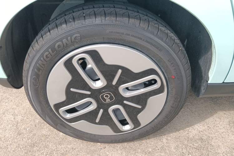 Used Chery QQ Domi 2025 Model 305km Comfort Edition Right Rear Wheel Hub