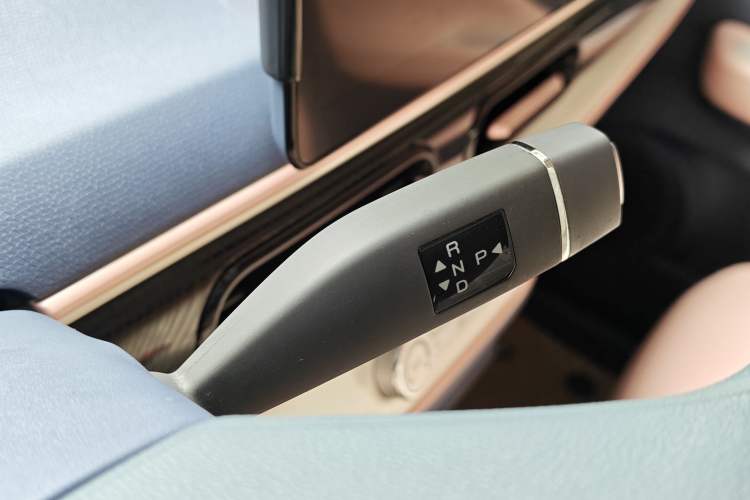 Used Chery QQ Domi 2025 Model 305km Comfort Edition Gear Lever