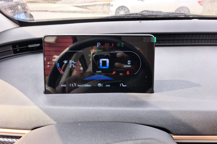 Used Chery QQ Domi 2025 Model 305km Comfort Edition Odometer Close Up