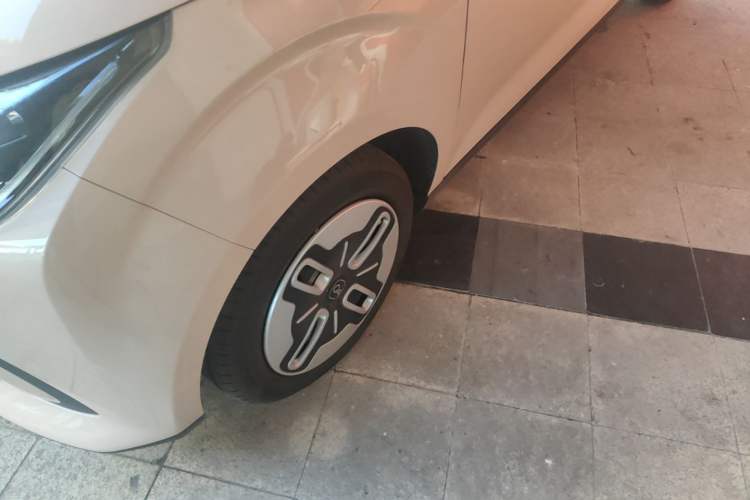 Used Chery QQ Domi 2025 Model 305km Comfort Edition Left Front Wheel Hub