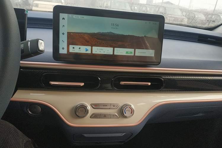 Used Chery QQ Domi 2025 Model 405km Comfort Edition Audio And AC Panel