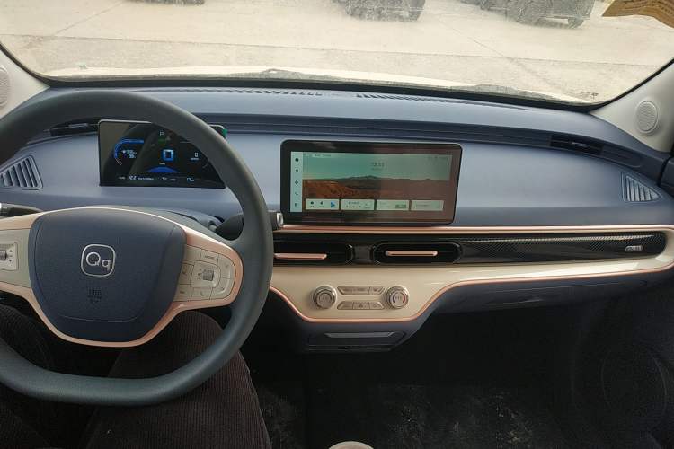 Used Chery QQ Domi 2025 Model 405km Comfort Edition Center Console