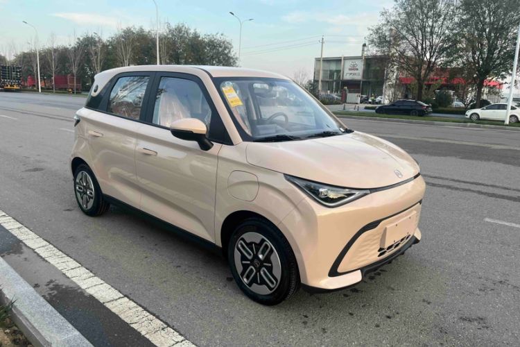 Used Chery QQ Domi 2025 Model 305km Comfort Edition Exterior 3