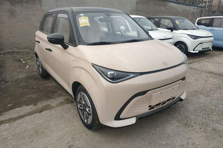 Used Chery QQ Domi 2025 Model 405km Comfort Edition Front Right 45 Deg