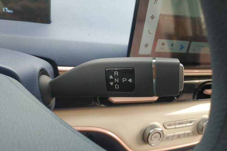 Used Chery QQ Domi 2025 Model 405km Comfort Edition Gear Lever
