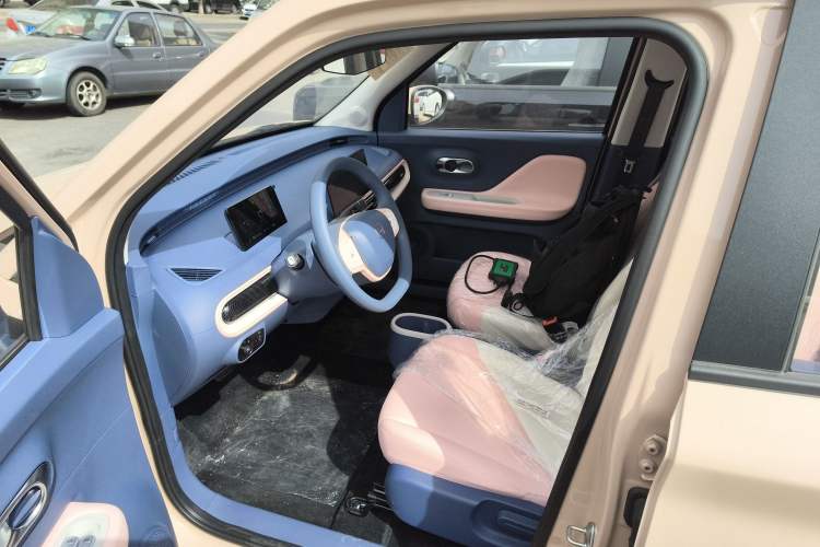 Used Chery QQ Domi 2025 Model 305km Comfort Edition Left Front Seat