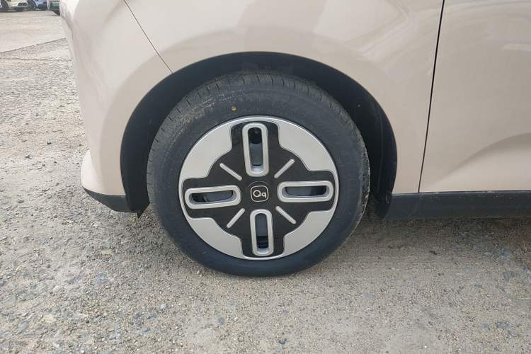 Used Chery QQ Domi 2025 Model 405km Comfort Edition Left Front Wheel Hub