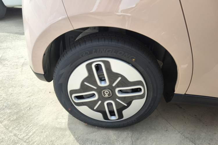 Used Chery QQ Domi 2025 Model 305km Comfort Edition Right Rear Wheel Hub
