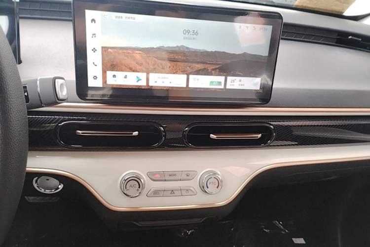 Used Chery QQ Domi 2025 Model 305km Comfort Edition Audio And AC Panel