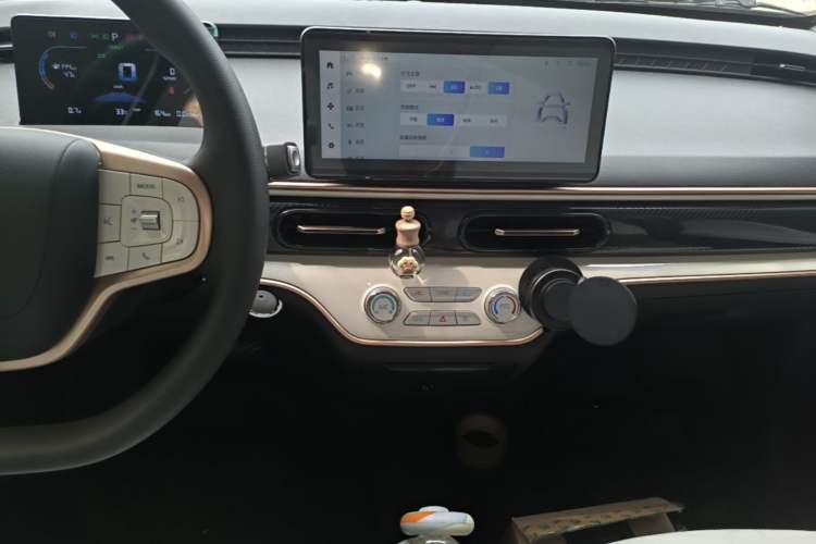 Used Chery QQ Domi 2025 Model 305km Comfort Edition Audio And AC Panel