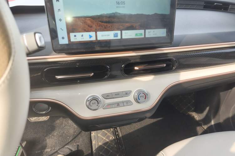 Used Chery QQ Domi 2025 Model 305km Comfort Edition Audio And AC Panel