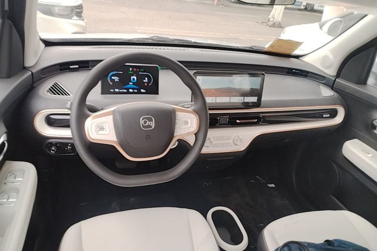 Used Chery QQ Domi 2025 Model 305km Comfort Edition Center Console
