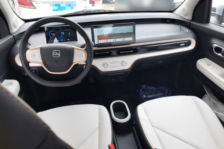 Used Chery QQ Domi 2025 Model 305km Comfort Edition Center Console