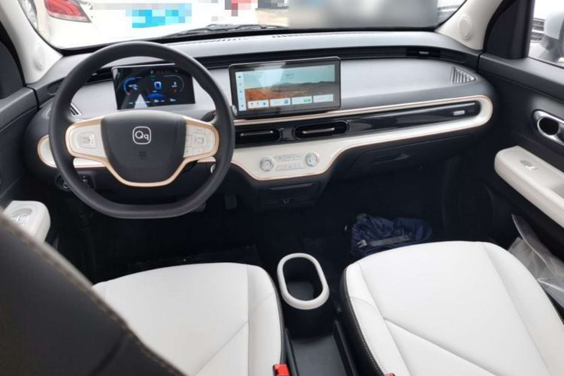 Used Chery QQ Domi 2025 Model 305km Comfort Edition Center Console