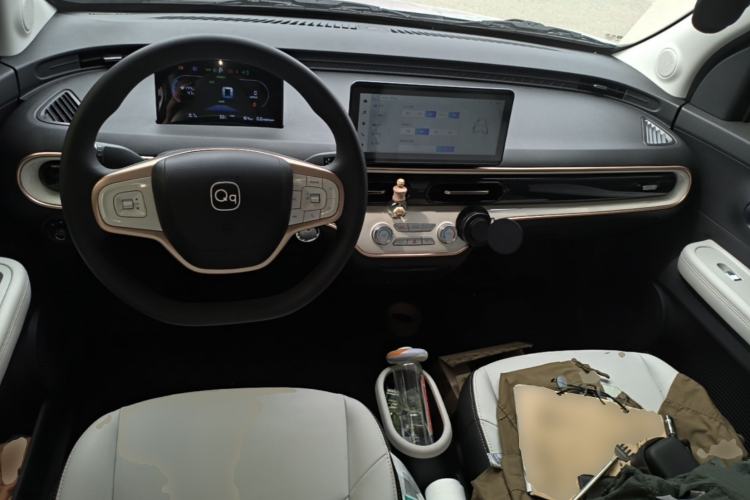Used Chery QQ Domi 2025 Model 305km Comfort Edition Center Console