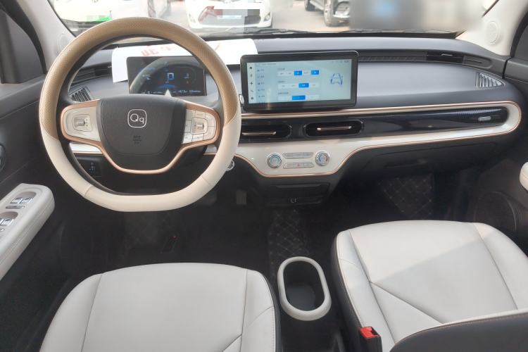 Used Chery QQ Domi 2025 Model 305km Comfort Edition Center Console