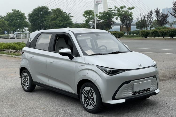 Used Chery QQ Domi 2025 Model 305km Comfort Edition Exterior 3