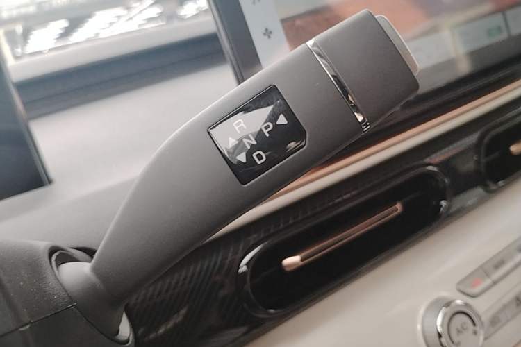 Used Chery QQ Domi 2025 Model 305km Comfort Edition Gear Lever