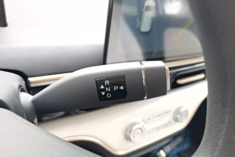 Used Chery QQ Domi 2025 Model 305km Comfort Edition Gear Lever