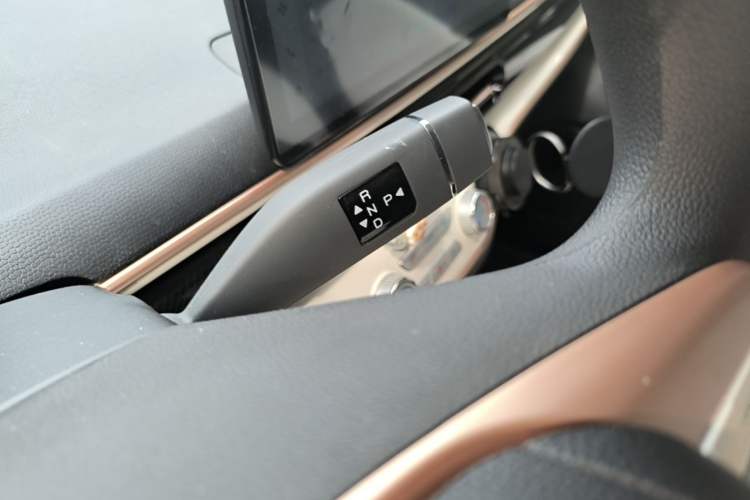 Used Chery QQ Domi 2025 Model 305km Comfort Edition Gear Lever